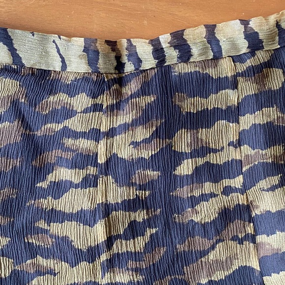 Vtg Moschino Cheap & Chic Silk Tulip Animal Print Skirt W/ Slip Liner. Brown/tan - Picture 3 of 8